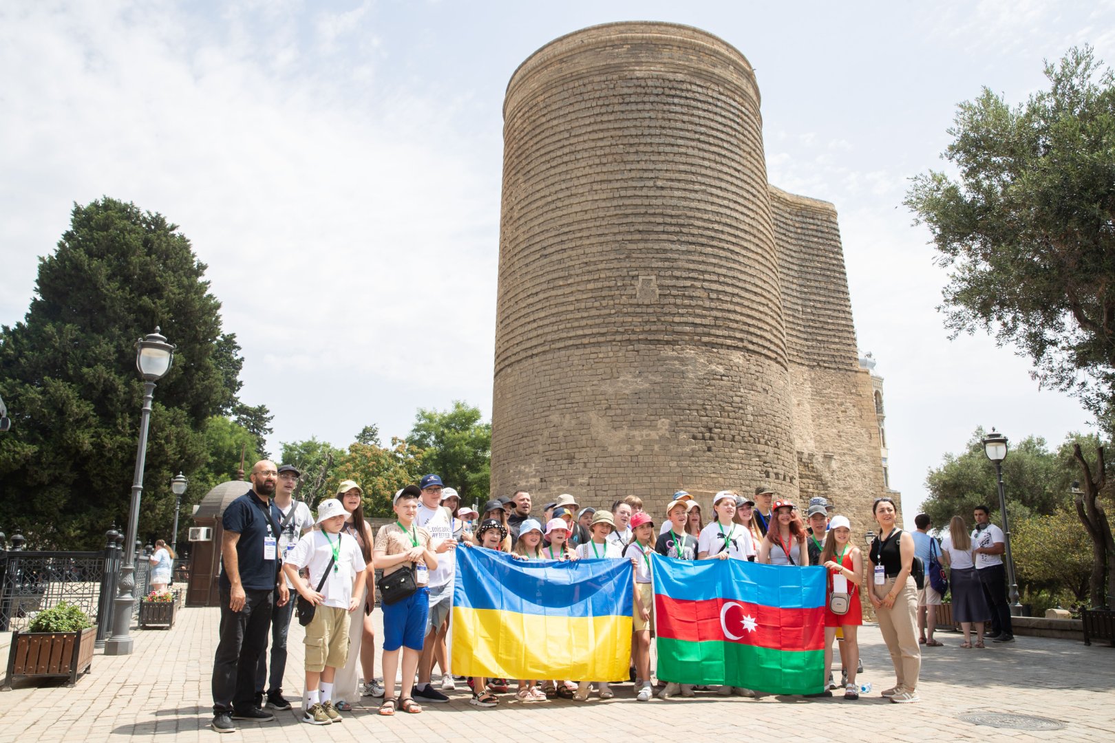 Ukrainian children explore Azerbaijan's Baku on special sightseeing tour (PHOTO)