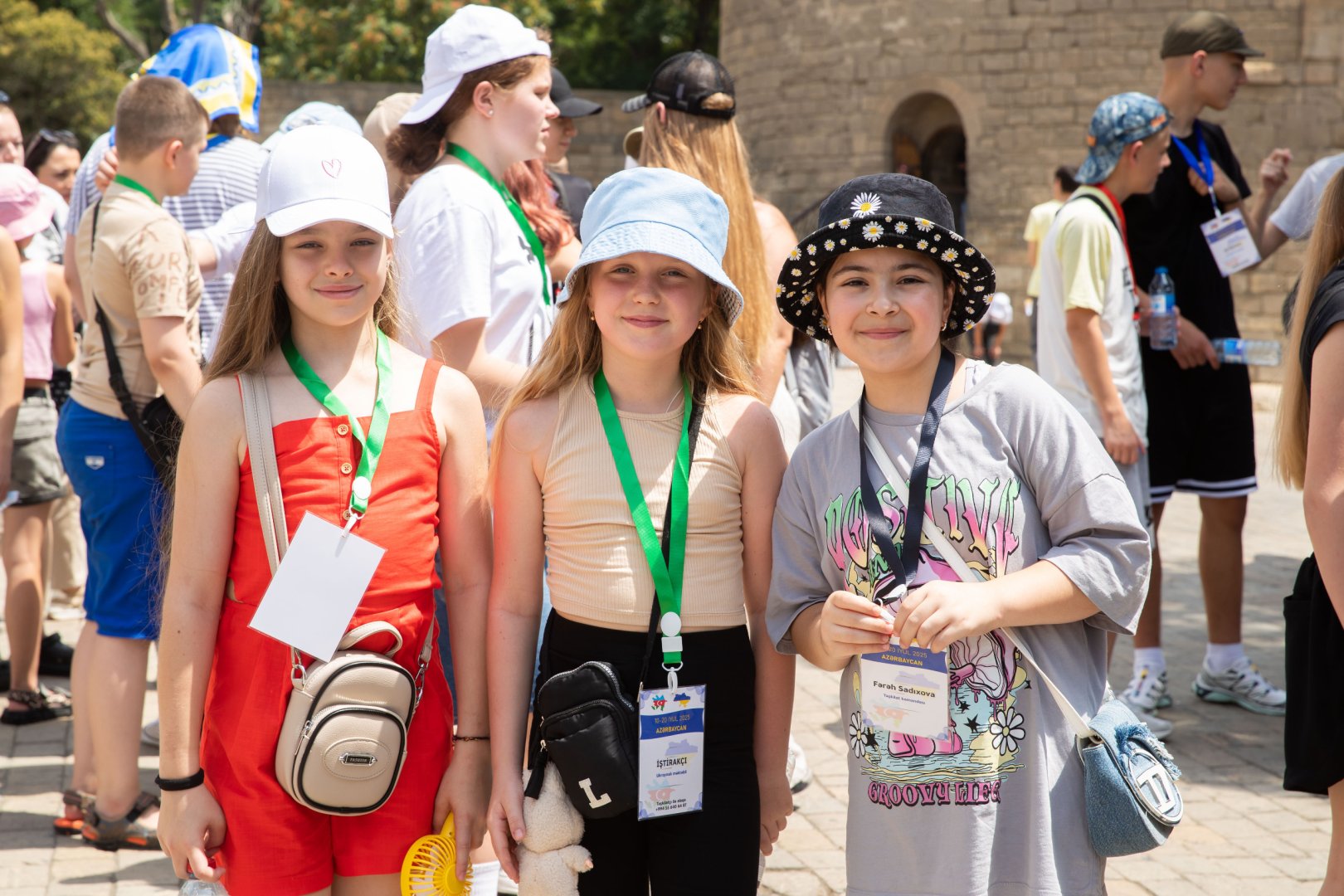 Ukrainian children explore Azerbaijan's Baku on special sightseeing tour (PHOTO)