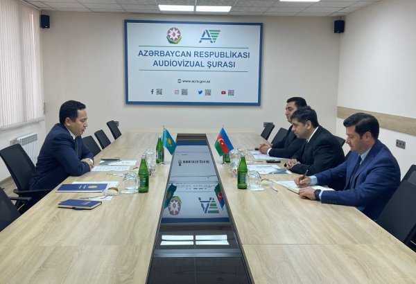 Kazakh ambassador discusses media’s role in bilateral ties with Azerbaijani Audiovisual Council head (PHOTO)