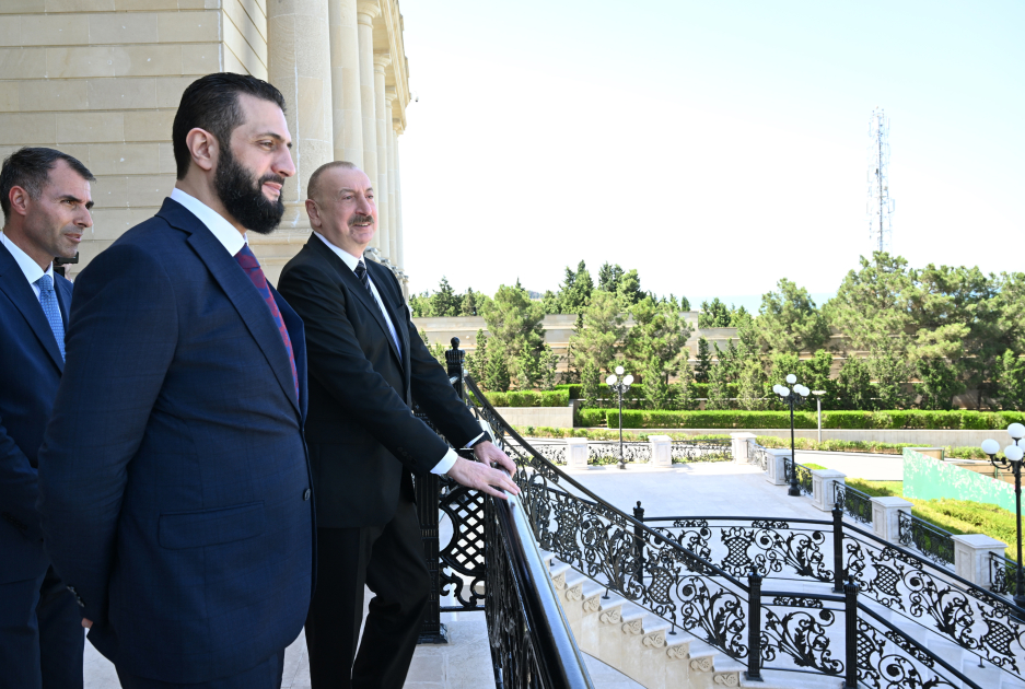 President Ilham Aliyev holds expanded meeting with Transitional President of Syria (PHOTO)