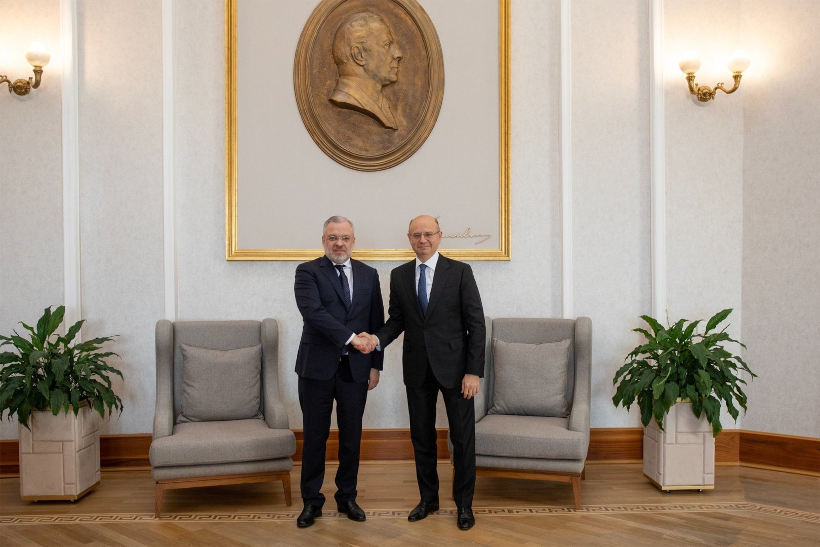 Azerbaijan, Ukraine hold productive talks on expanding ties (PHOTO)