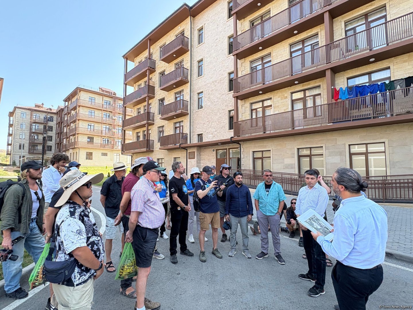 Foreign voyagers going to Azerbaijani Jabrayil, making beeline for its hidden gems (PHOTO)