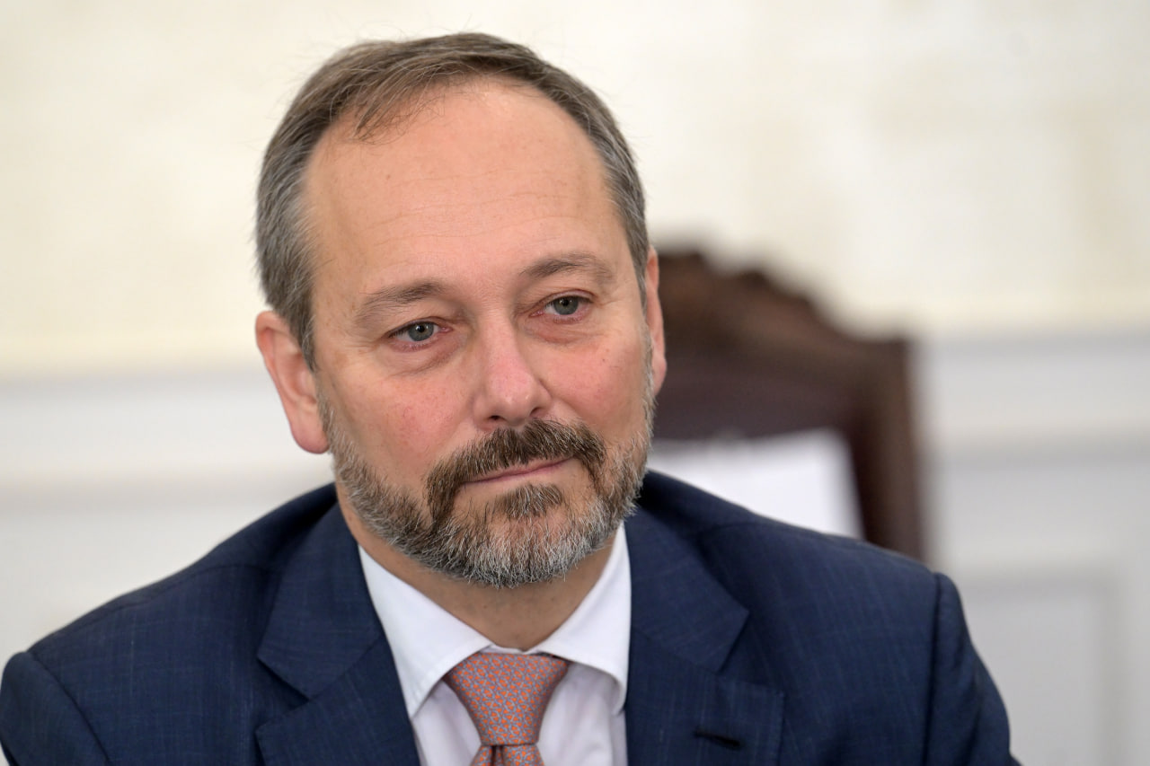 Serbia reaffirms peaceful approach in farewell talks with EU envoy (PHOTO)