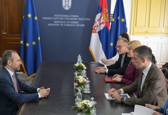 Serbia reaffirms peaceful approach in farewell talks with EU envoy (PHOTO)