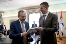 Serbia reaffirms peaceful approach in farewell talks with EU envoy (PHOTO)