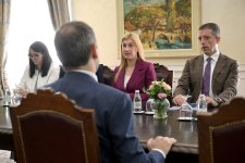 Serbia reaffirms peaceful approach in farewell talks with EU envoy (PHOTO)