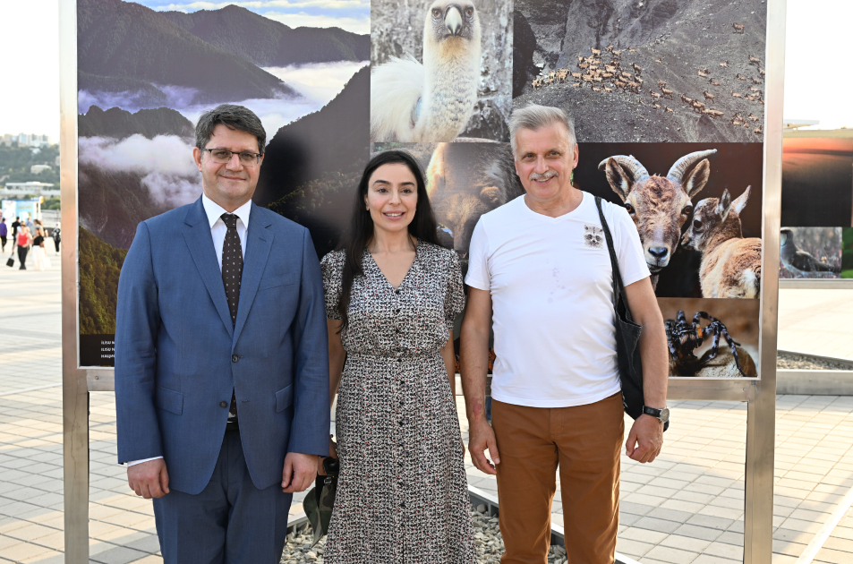 Heydar Aliyev Foundation VP Leyla Aliyeva attends opening of photo exhibition dedicated to 100th anniversary of environmental protection in Azerbaijan (PHOTO)