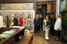 Daughter of Chairman of Halk Maslahaty of Turkmenistan, visits Baku Book Center (PHOTO)