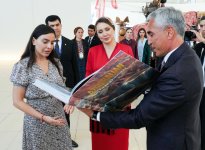 Daughter of Chairman of Halk Maslahaty of Turkmenistan visits Heydar Aliyev Center (PHOTO)