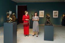 Daughter of Chairman of Halk Maslahaty of Turkmenistan visits Heydar Aliyev Center (PHOTO)