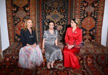 Daughter of Chairman of Halk Maslahaty of Turkmenistan, visits Azerbaijan National Carpet Museum (PHOTO)