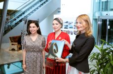 Daughter of Chairman of Halk Maslahaty of Turkmenistan, visits Azerbaijan National Carpet Museum (PHOTO)