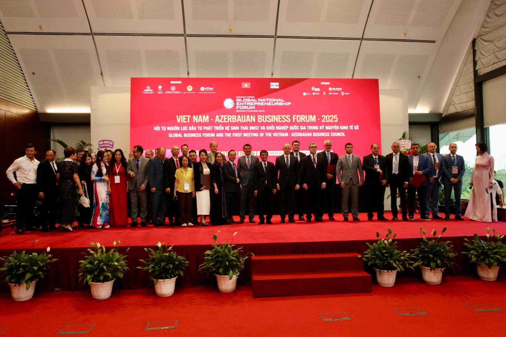 Azerbaijan, Vietnam sign MoU on renewable energy cooperation (PHOTO)