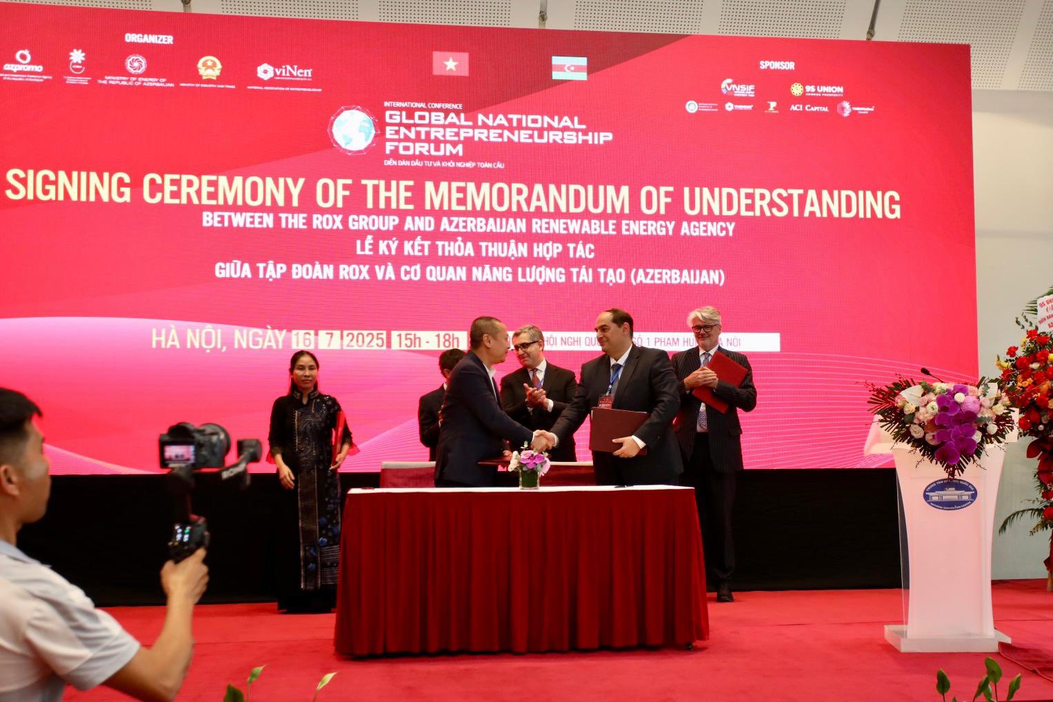 Azerbaijan, Vietnam sign MoU on renewable energy cooperation (PHOTO)