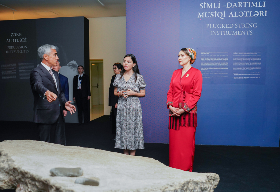 Daughter of Chairman of Halk Maslahaty of Turkmenistan visits Heydar Aliyev Center (PHOTO)