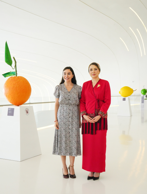 Daughter of Chairman of Halk Maslahaty of Turkmenistan visits Heydar Aliyev Center (PHOTO)