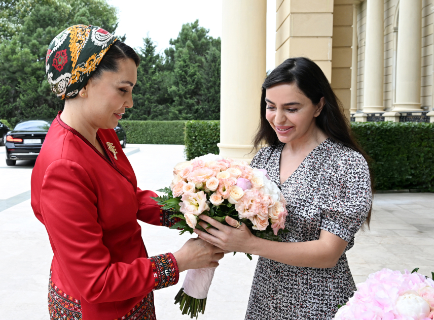 Heydar Aliyev Foundation VP Leyla Aliyeva meets with daughter of Chairman of Halk Maslahaty of Turkmenistan Oguljahan Atabayeva (PHOTO)