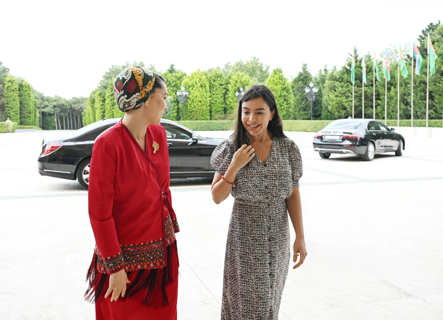 Heydar Aliyev Foundation VP Leyla Aliyeva meets with daughter of Chairman of Halk Maslahaty of Turkmenistan Oguljahan Atabayeva (PHOTO)