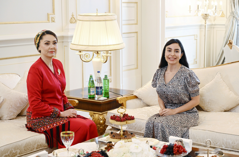 Heydar Aliyev Foundation VP Leyla Aliyeva meets with daughter of Chairman of Halk Maslahaty of Turkmenistan Oguljahan Atabayeva (PHOTO)
