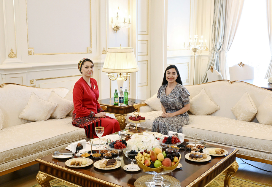 Heydar Aliyev Foundation VP Leyla Aliyeva meets with daughter of Chairman of Halk Maslahaty of Turkmenistan Oguljahan Atabayeva (PHOTO)