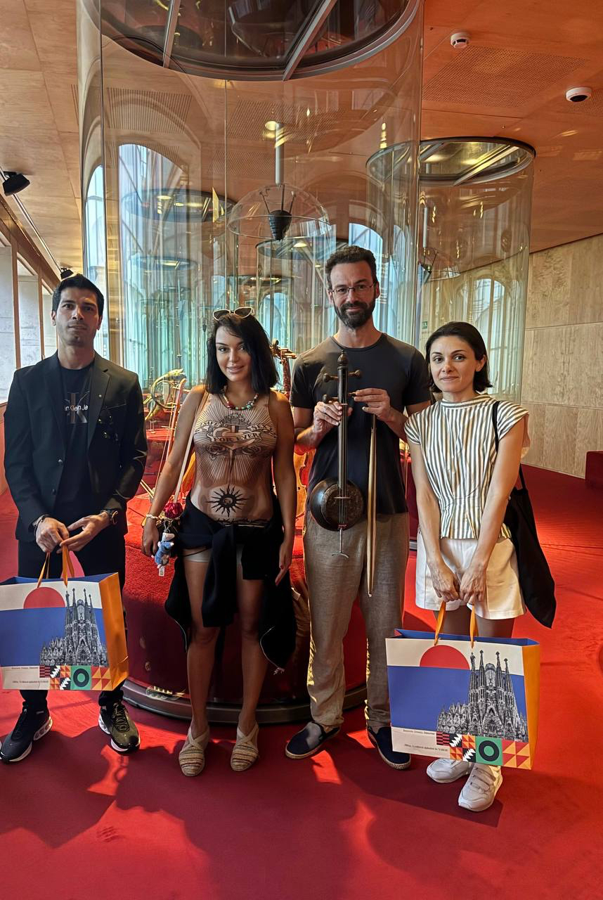 Ulviyya Mahmud presented the Azerbaijani kamancha to the Museu de la Música de Barcelona (PHOTO)