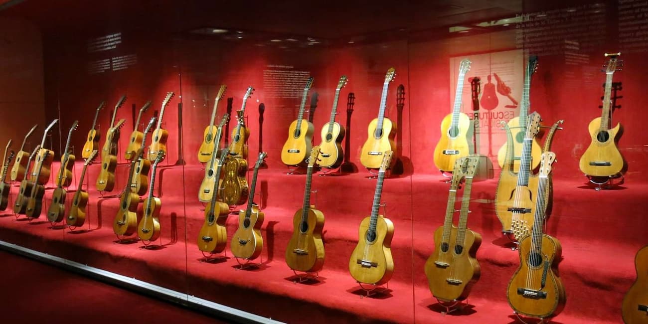 Ulviyya Mahmud presented the Azerbaijani kamancha to the Museu de la Música de Barcelona (PHOTO)