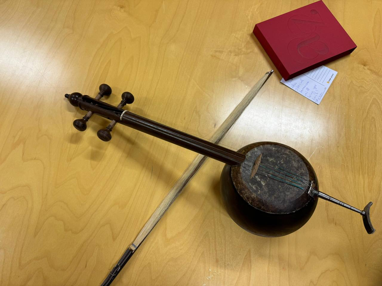 Ulviyya Mahmud presented the Azerbaijani kamancha to the Museu de la Música de Barcelona (PHOTO)