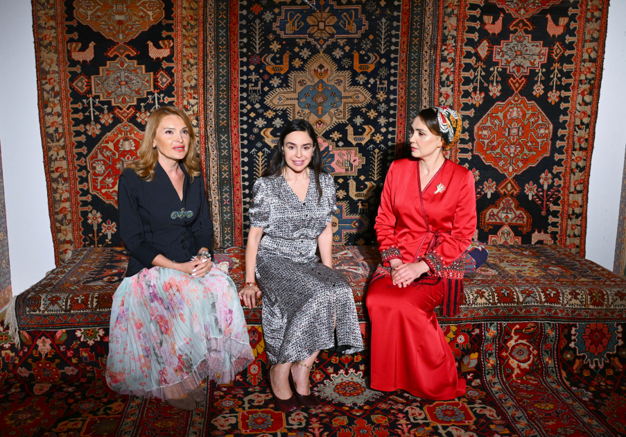 Daughter of Chairman of Halk Maslahaty of Turkmenistan, visits Azerbaijan National Carpet Museum (PHOTO)