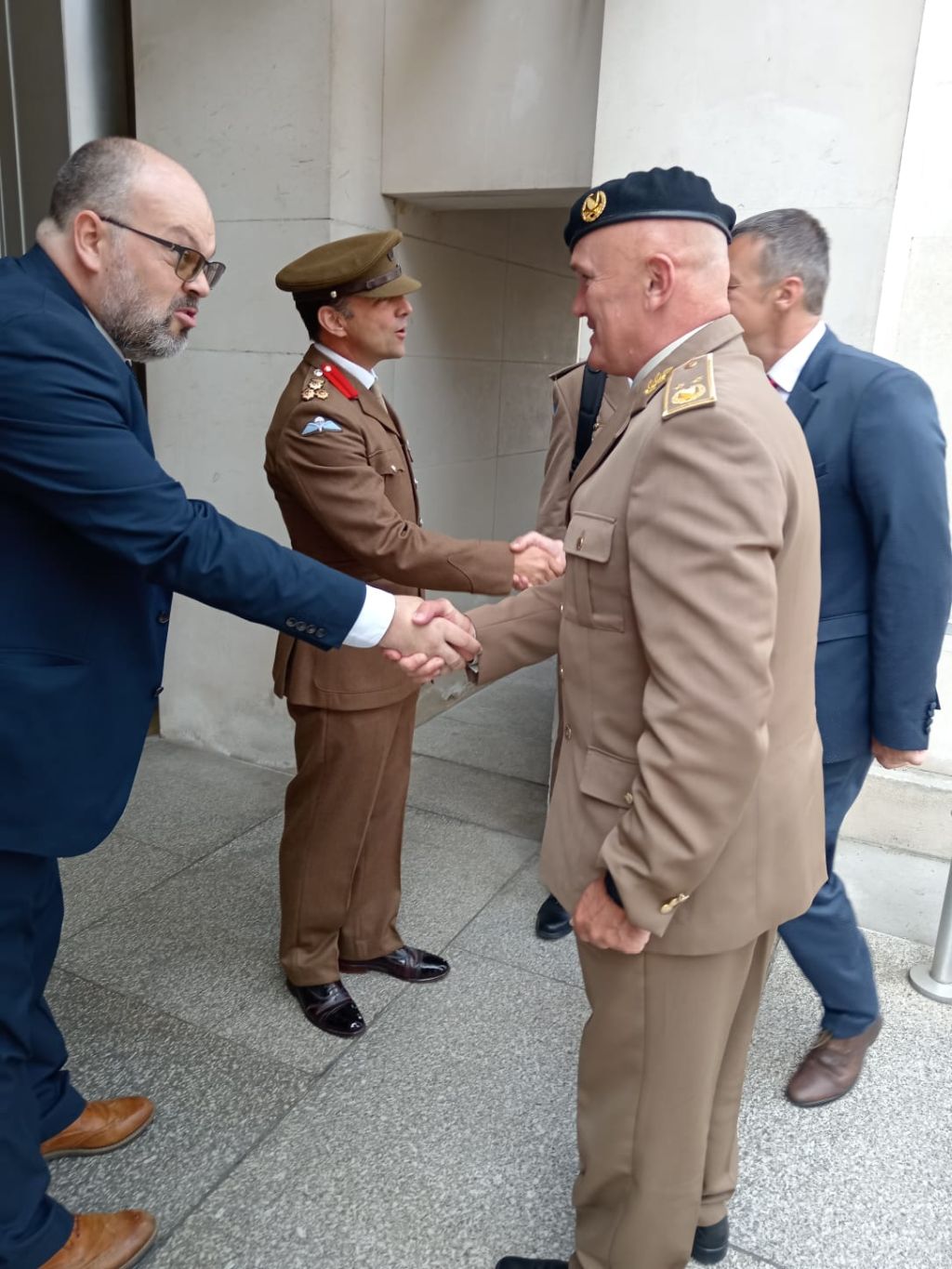 Bosnia’s major general visits UK to boost military cooperation (PHOTO)