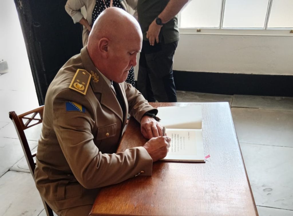 Bosnia’s major general visits UK to boost military cooperation (PHOTO)