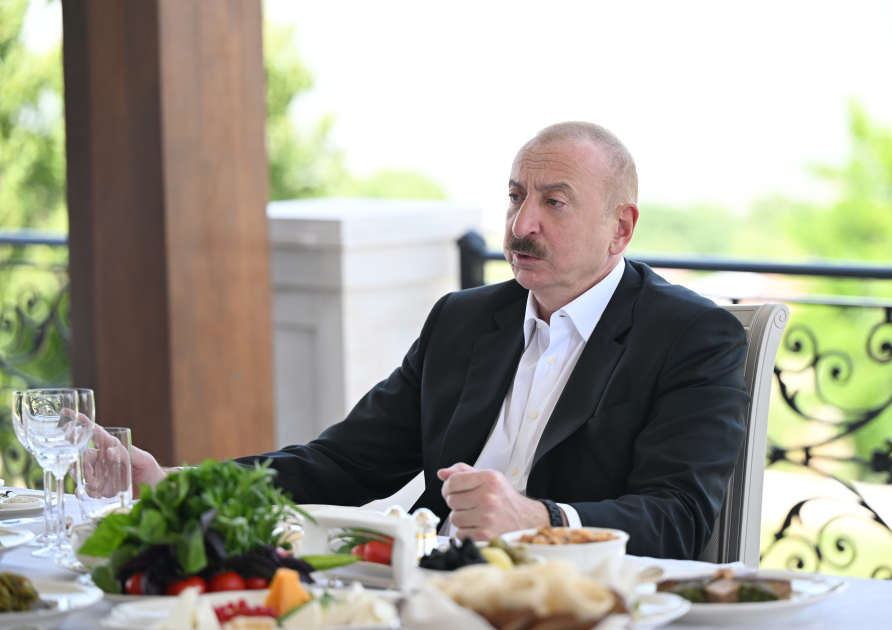President Ilham Aliyev, Chairman of Halk Maslahaty of Turkmenistan have joint lunch in Shusha (PHOTO)