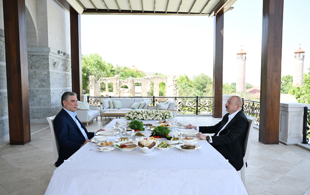 President Ilham Aliyev, Chairman of Halk Maslahaty of Turkmenistan have joint lunch in Shusha (PHOTO)