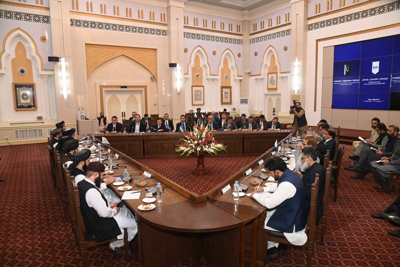 Uzbekistan, Afghanistan and Pakistan sign agreement on Trans-Afghan Railway project (PHOTO)