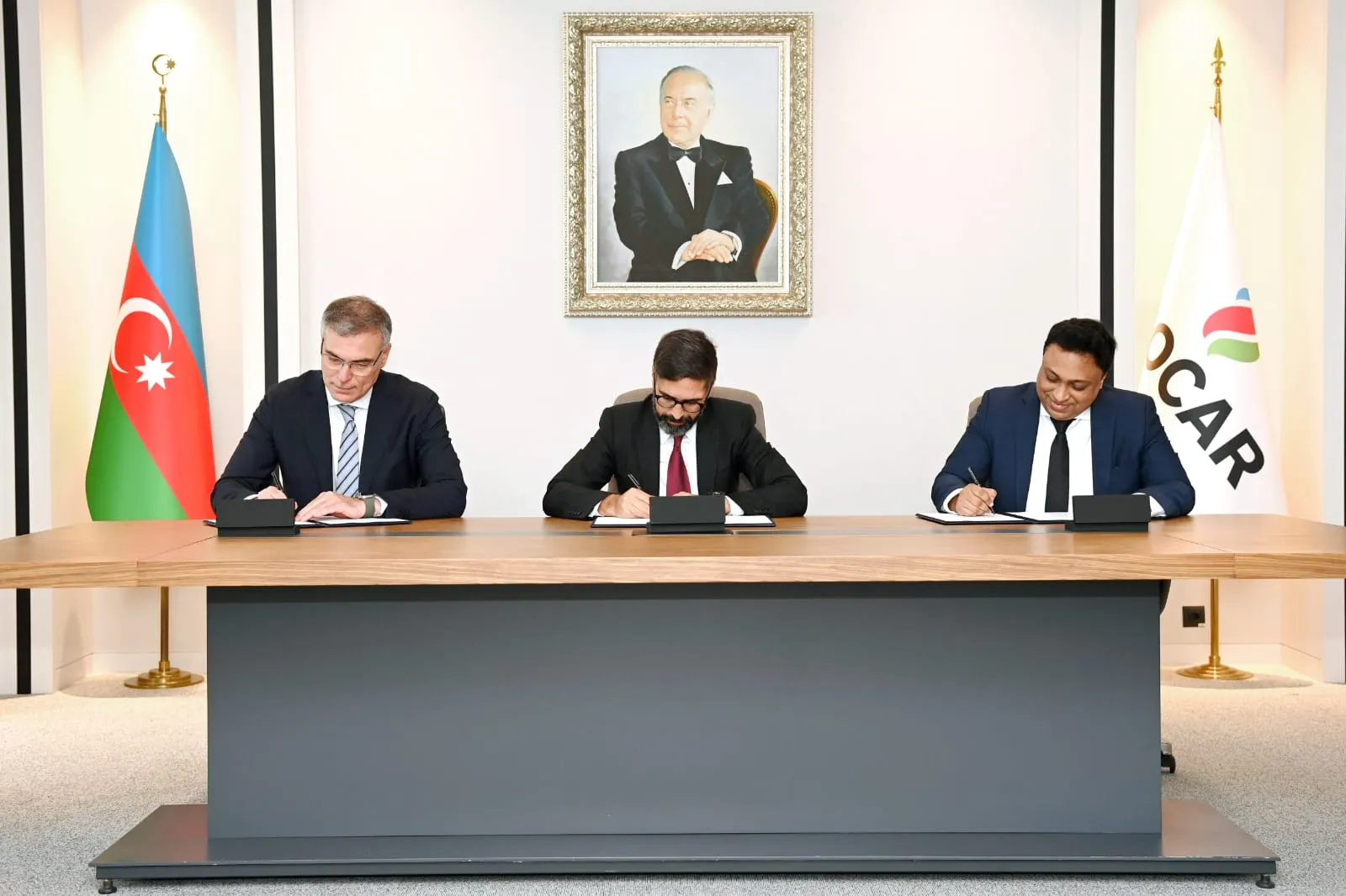 Azerbaijan's SOCAR and UAE's Esyasoft sign smart gas network agreement (PHOTO)