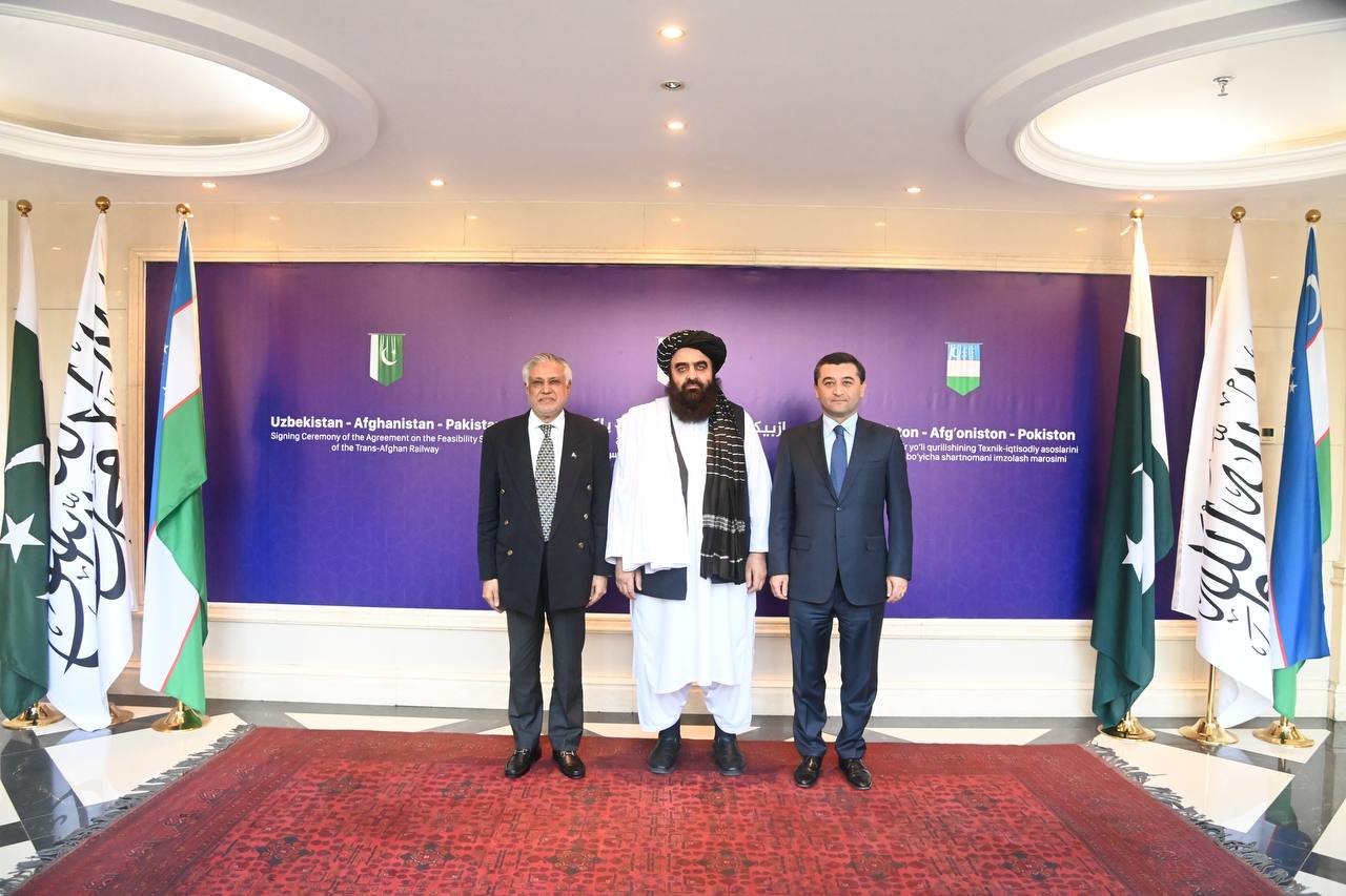 Uzbekistan, Afghanistan and Pakistan sign agreement on Trans-Afghan Railway project (PHOTO)