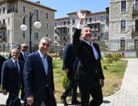 Residents of Shusha warmly greet President Ilham Aliyev and Gurbanguly Berdimuhamedov (PHOTO)