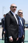 President Ilham Aliyev presents Karabakh horse named “Dostlug” to Chairman of Turkmenistan’s Halk Maslahaty at Jidir Duzu plain (PHOTO)
