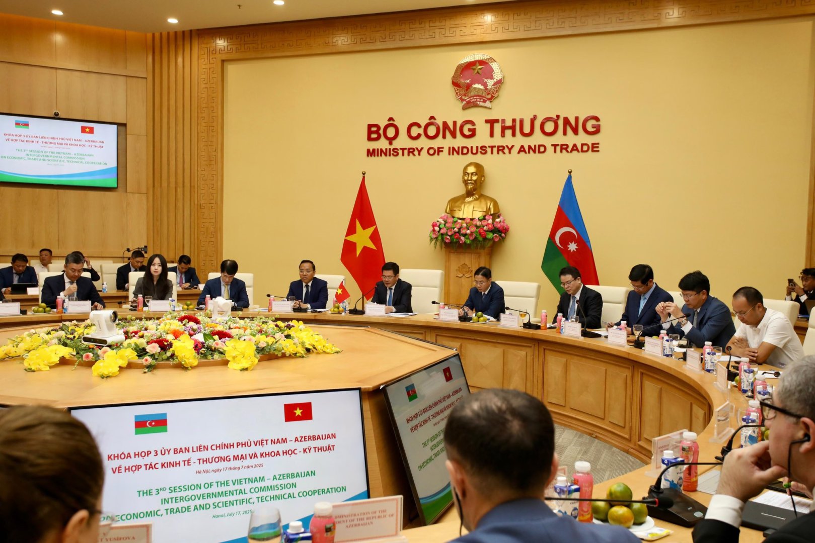 Azerbaijan and Vietnam adopt three-year action plan (PHOTO)