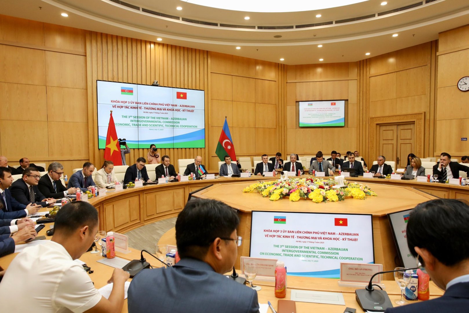 Azerbaijan and Vietnam adopt three-year action plan (PHOTO)