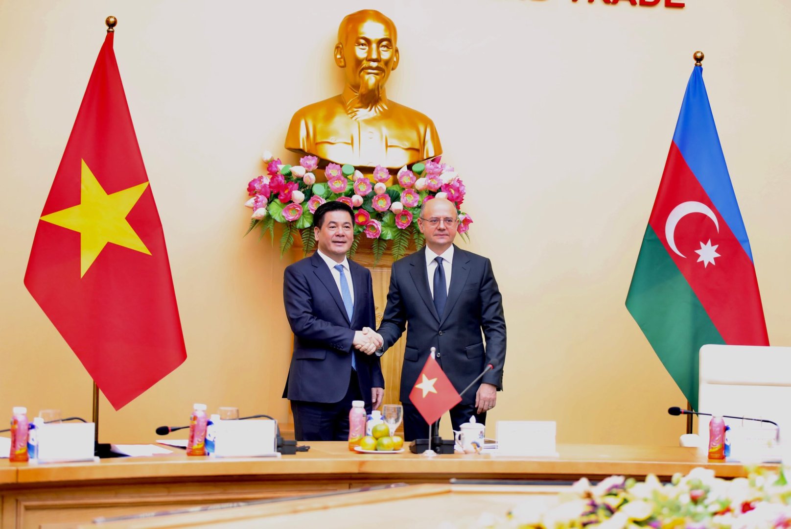 Azerbaijan and Vietnam adopt three-year action plan (PHOTO)