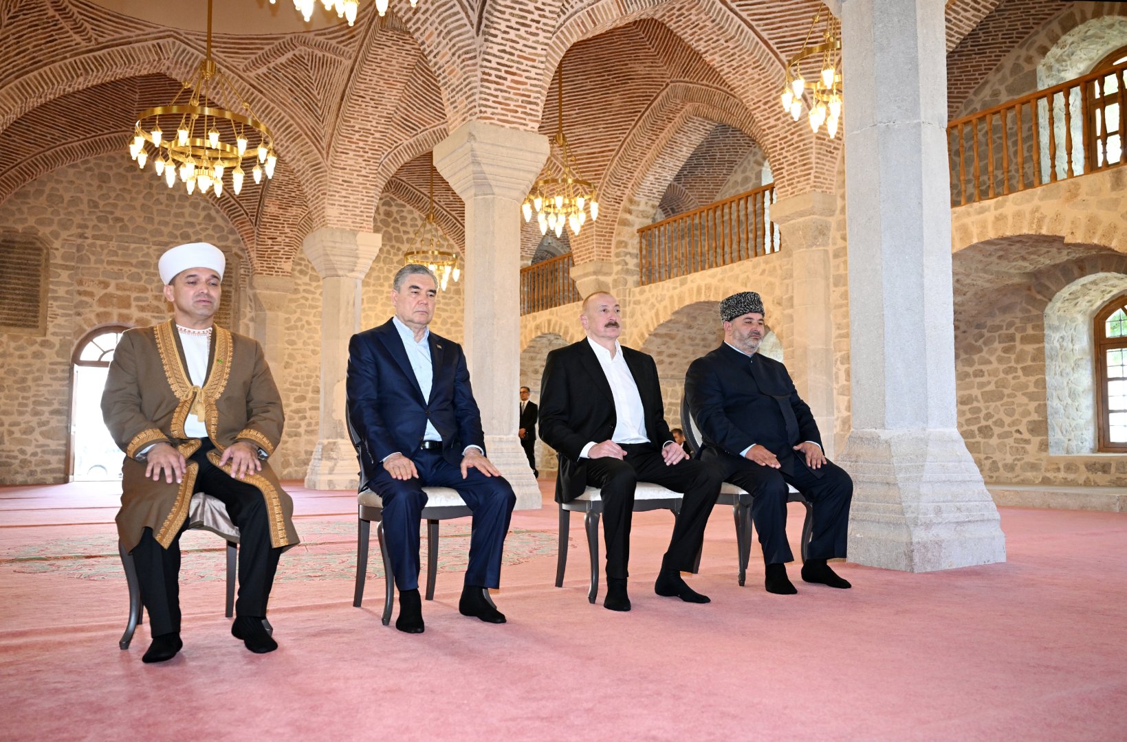 President Ilham Aliyev, Chairman of Turkmenistan’s Halk Maslahaty visit Yukhari Govhar Agha Mosque in Shusha (PHOTO)