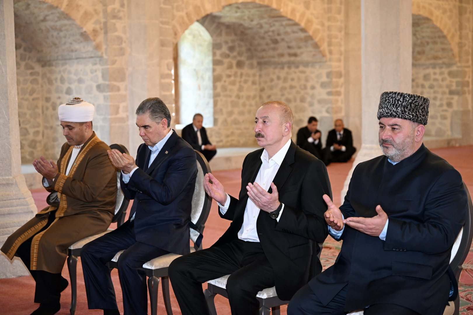 President Ilham Aliyev, Chairman of Turkmenistan’s Halk Maslahaty visit Yukhari Govhar Agha Mosque in Shusha (PHOTO)