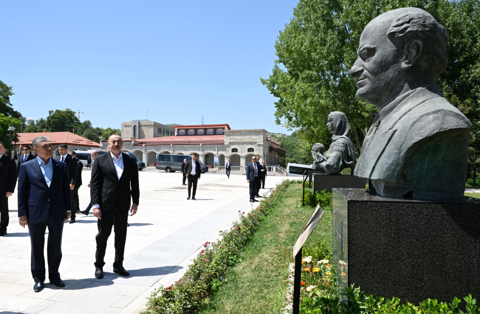 President Ilham Aliyev and Chairman of Turkmenistan’s Halk Maslahaty view bullet-riddled monuments of Natavan, Bulbul, and Uzeyir Hajibeyli in Shusha (PHOTO)