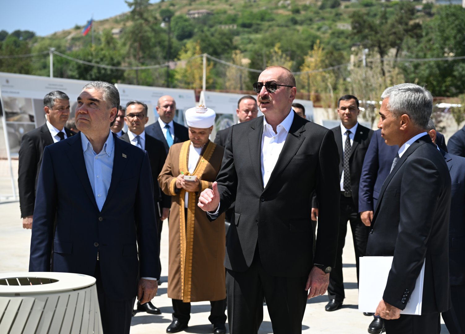 President Ilham Aliyev, Chairman of Halk Maslahaty of Turkmenistan review construction progress at New Shusha Mosque (PHOTO)