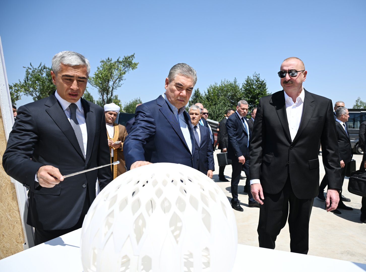 President Ilham Aliyev, Chairman of Halk Maslahaty of Turkmenistan review construction progress at New Shusha Mosque (PHOTO)