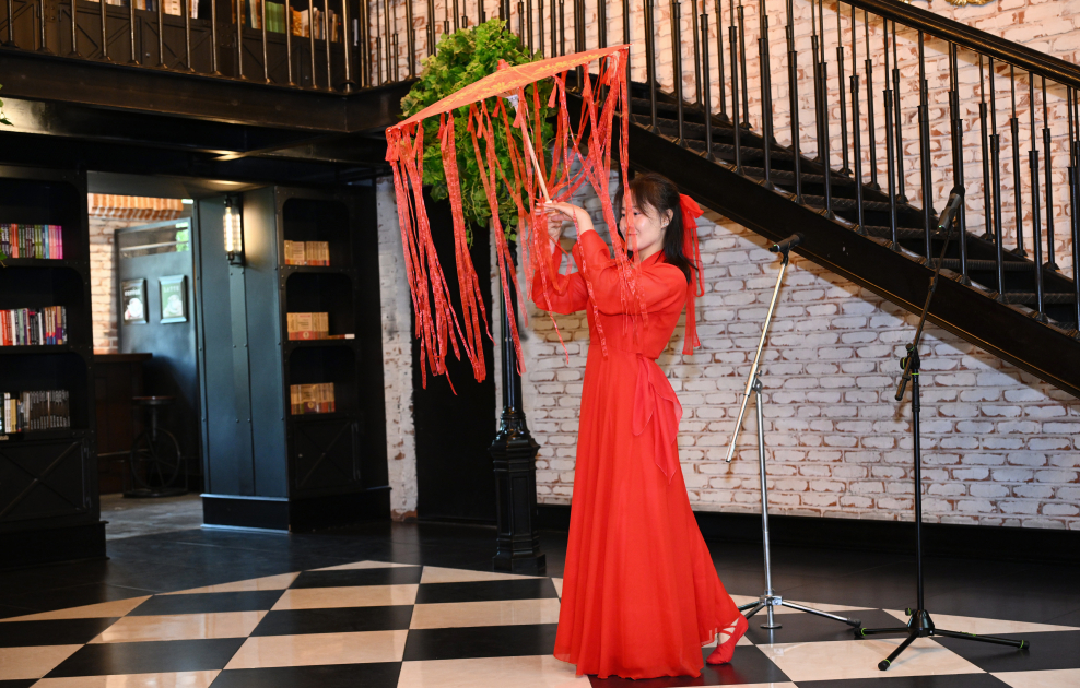 Heydar Aliyev Foundation VP Leyla Aliyeva attends evening on “The Confucius That We Don’t Know” at Baku Book Center (PHOTO)