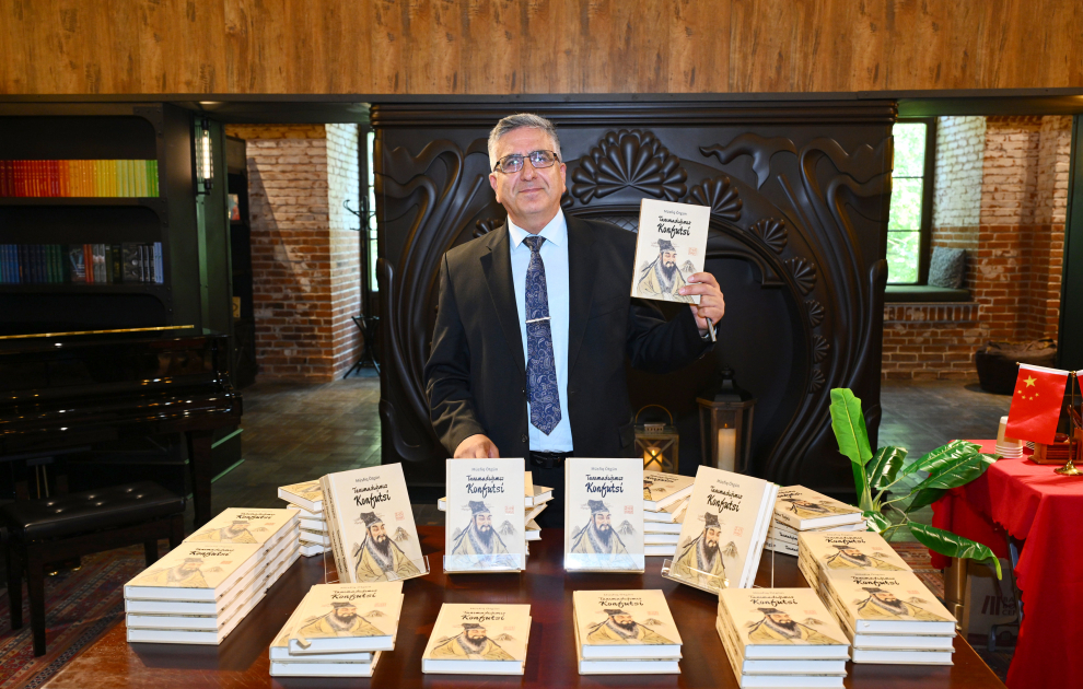 Heydar Aliyev Foundation VP Leyla Aliyeva attends evening on “The Confucius That We Don’t Know” at Baku Book Center (PHOTO)