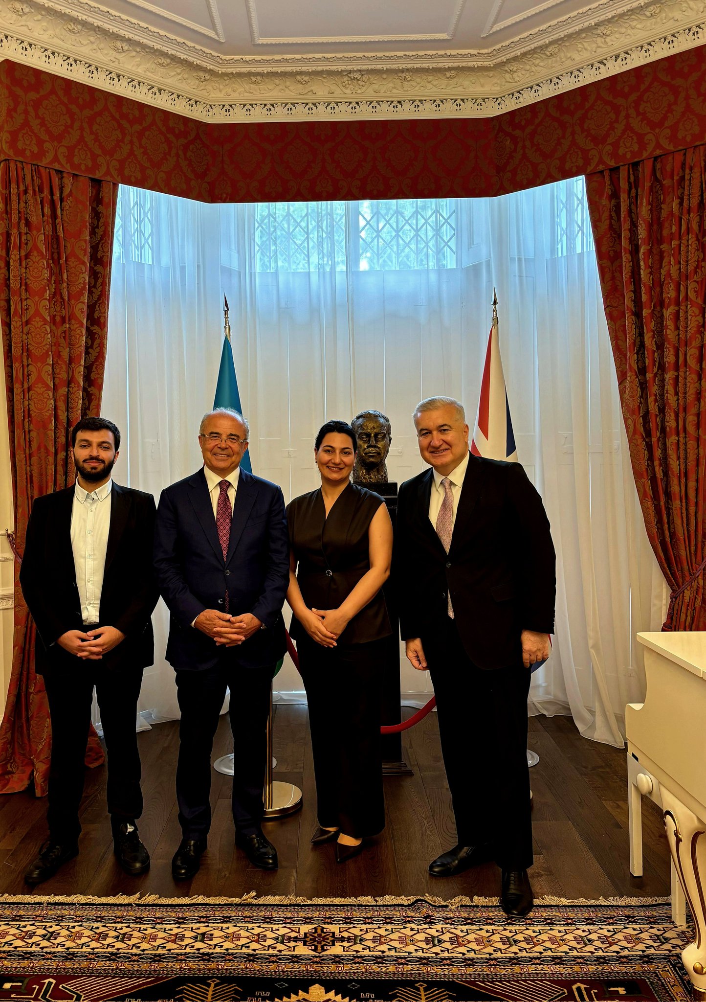 Azerbaijan Sports Academy rector meets with Elin Suleymanov in London (PHOTO)