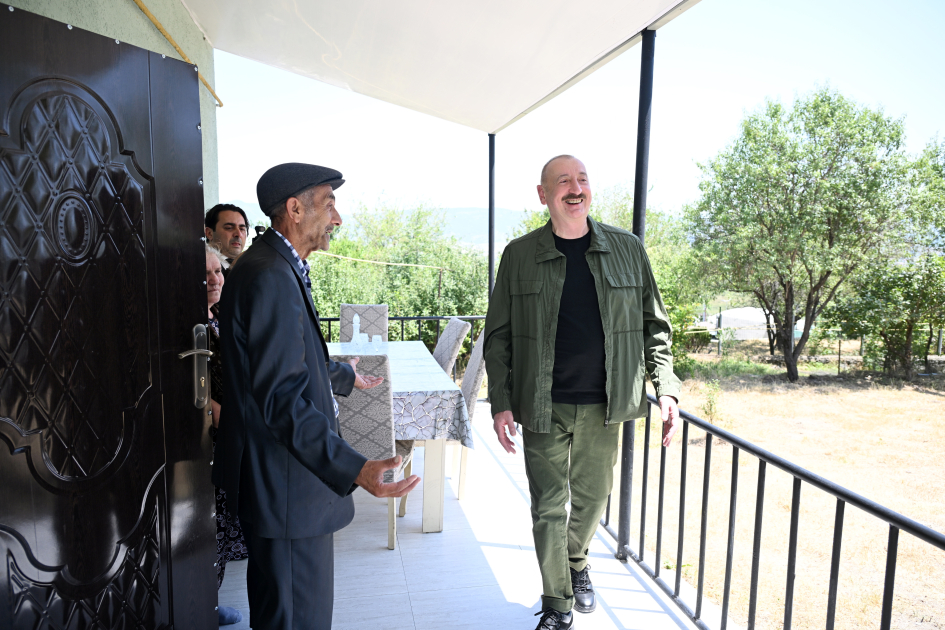 President Ilham Aliyev visits Khanyurdu village in Khojaly, meets with relocated residents (PHOTO)