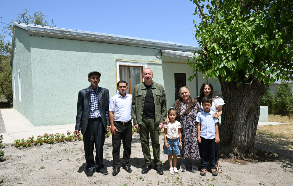 President Ilham Aliyev visits Khanyurdu village in Khojaly, meets with relocated residents (PHOTO)